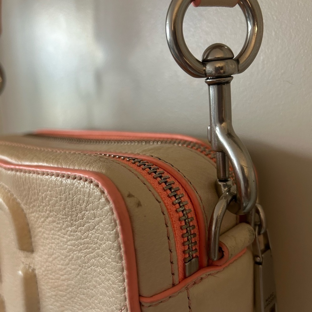 Marc Jacobs l The Fluoro Edge Moto Shot crossbody bag l Neutral - Picture 9 of 9